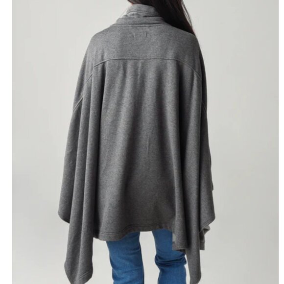 UGG  Oversized Women's Charlynne poncho, NWT, XS/S, Burgundy color - Picture 8 of 12